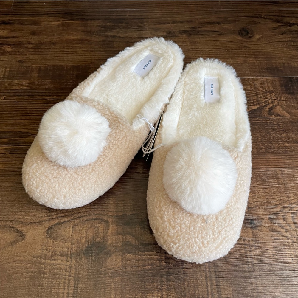 🌷4/$25🌷 Slippers (size 8-9)